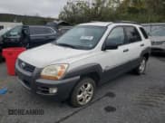 ✅ 2007 Kia Sportage EX • VIN: KNDJE723777418403 • Lot: 86261455. Listed on Copart with 218,714 mi. Free auction sales archive from the USA and detailed vehicle history report at DreamBid. Image 1.