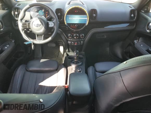 ✅ 2024 MINI Countryman Cooper S • VIN: WMZ83BR05R3R58989 • Lot: 48300865. Listed on Copart with 158,983 mi. Free auction sales archive from the USA and detailed vehicle history report at DreamBid. Image 8.