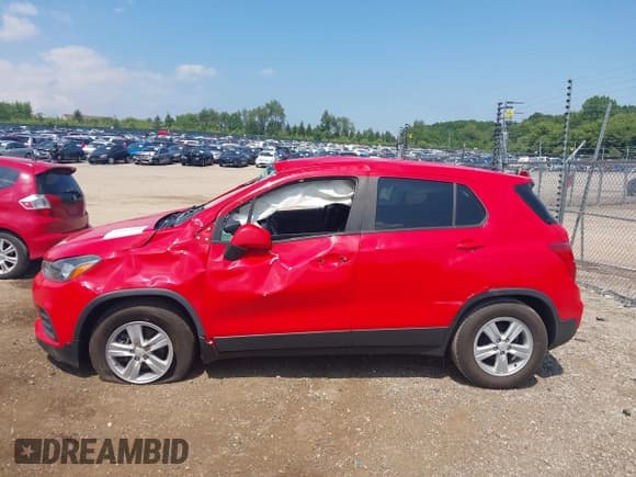✅ 2020 Chevrolet Trax LS • VIN: KL7CJKSB6LB345124 • Lot: 42662010. Wystawiony na IAAI z przebiegiem 89 578 mil. Bezpłatny archiwum sprzedaży aukcyjnych z USA i szczegółowy raport historii pojazdu na DreamBid. Zdjęcie 14.
