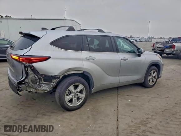 ✅ 2023 Toyota Highlander L • VIN: 5TDKDRAH6PS030844 • Lot: 96171595. Wystawiony na Copart z przebiegiem 73 909 mil. Bezpłatny archiwum sprzedaży aukcyjnych z USA i szczegółowy raport historii pojazdu na DreamBid. Zdjęcie 3.