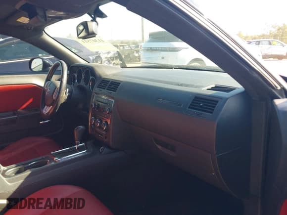 ✅ 2013 Dodge Challenger SXT • VIN: 2C3CDYAG5DH631358 • Lot: 41307511. Wystawiony na IAAI z przebiegiem 145 683 mil. Bezpłatny archiwum sprzedaży aukcyjnych z USA i szczegółowy raport historii pojazdu na DreamBid. Zdjęcie 5.