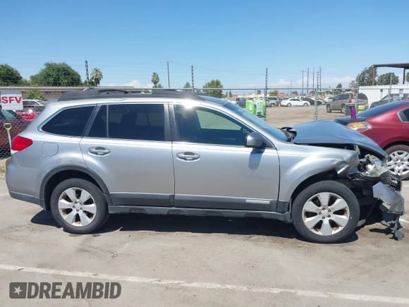 ✅ 2011 Subaru Outback Premium • VIN: 4S4BRBFC7B3350413 • Lot: 42829261. Listed on IAAI with 196,973 mi. Free auction sales archive from the USA and detailed vehicle history report at DreamBid. Image 14.