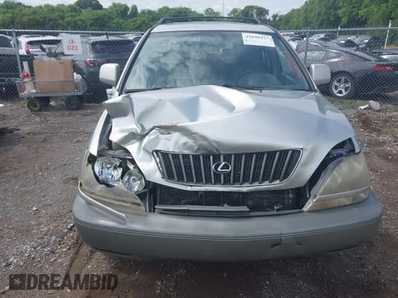 ✅ 2000 Lexus RX 300 • VIN: JT6HF10U2Y0146381 • Lot: 42698227. Listed on IAAI with 323,952 mi. Free auction sales archive from the USA and detailed vehicle history report at DreamBid. Image 6.