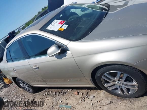 ✅ 2006 Volkswagen Jetta 2.5L • VIN: 3VWSG71K46M798471 • Лот: 41982917. Опубликован ранее на IAAI с пробегом 32 389 миль. Бесплатный доступ к архиву аукционных продаж из США и подробный отчёт об истории автомобиля на DreamBid. Изображение 13.