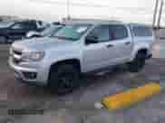 2018 Chevrolet Colorado 2WD LT z VIN 1GCGSCEN2J1229807, wystawiony jako IAAI lot #43391851 z przebiegiem 88 766 mil mil oraz . Historia ofert i sprzedaży dostępna na DreamBid. Obrazek 2.