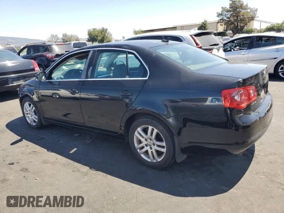 ✅ 2007 Volkswagen Jetta 2.5 • VIN: 3VWSG71KX7M103072 • Lot: 70921815. Listed on Copart with 135,507 mi. Free auction sales archive from the USA and detailed vehicle history report at DreamBid. Image 2.