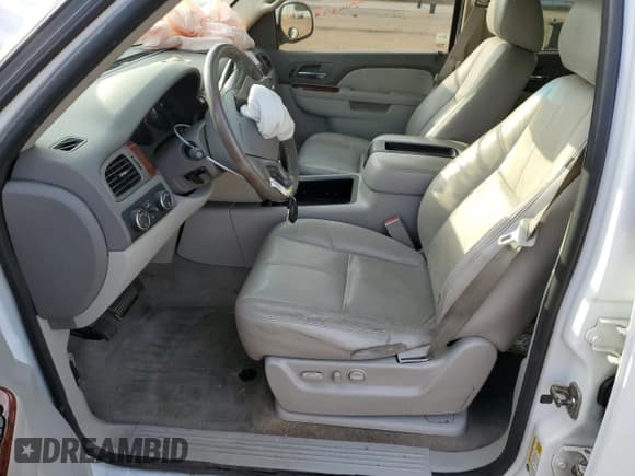 ✅ 2011 Chevrolet Suburban LT • VIN: 1GNSKJE31BR295143 • Lot: 77816884. Wystawiony na Copart z przebiegiem 237 363 mil. Bezpłatny archiwum sprzedaży aukcyjnych z USA i szczegółowy raport historii pojazdu na DreamBid. Zdjęcie 7.