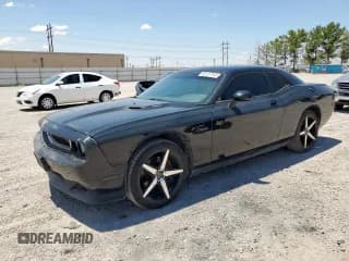 ✅ 2010 Dodge Challenger R/T Classic • VIN: 2B3CJ5DT1AH212545 • Лот: 65137345. Опубликован ранее на Copart с пробегом 180 315 миль. Бесплатный доступ к архиву аукционных продаж из США и подробный отчёт об истории автомобиля на DreamBid. Изображение 1.