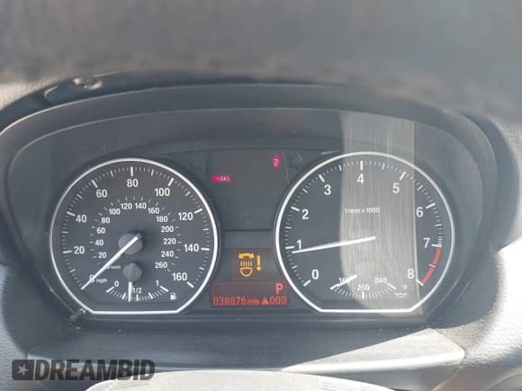 ✅ 2013 BMW 1 Series 135i • VIN: WBAUN7C57DVM28236 • Lot: 41900116. Wystawiony na IAAI z przebiegiem 38 876 mil. Bezpłatny archiwum sprzedaży aukcyjnych z USA i szczegółowy raport historii pojazdu na DreamBid. Zdjęcie 7.