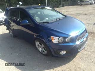 ✅ 2013 Chevrolet Sonic LTZ • VIN: 1G1JE6SBXD4193465 • Lot: 42649136. Wystawiony na IAAI z przebiegiem 32 782 mil mil. Skorzystaj z bezpłatnego archiwum sprzedaży aukcyjnych z USA i zobacz szczegółowy raport historii pojazdu na DreamBid. Zdjęcie 1.