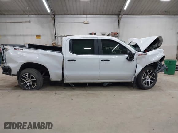 ✅ 2020 Chevrolet Silverado 1500 LT Trail Boss • VIN: 1GCPYFED8LZ333908 • Lot: 42949288. Wystawiony na IAAI z przebiegiem Nie podano. Bezpłatny archiwum sprzedaży aukcyjnych z USA i szczegółowy raport historii pojazdu na DreamBid. Zdjęcie 13.