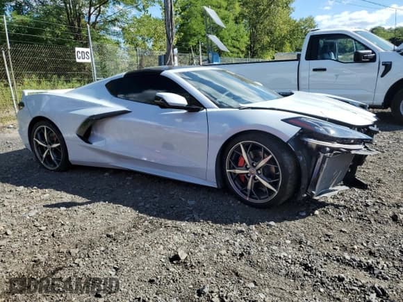✅ 2022 Chevrolet Corvette 2LT • VIN: 1G1YB2D46N5123309 • Lot: 91877715. Wystawiony na Copart z przebiegiem 10 132 mil. Bezpłatny archiwum sprzedaży aukcyjnych z USA i szczegółowy raport historii pojazdu na DreamBid. Zdjęcie 4.