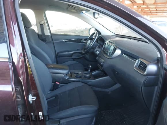 ✅ 2016 Kia Sorento LX • VIN: 5XYPG4A30GG002118 • Лот: 43654004. Опубликован ранее на IAAI с пробегом 160 488 миль. Бесплатный доступ к архиву аукционных продаж из США и подробный отчёт об истории автомобиля на DreamBid. Изображение 5.