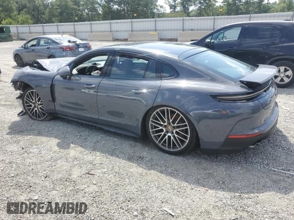 ✅ 2025 Porsche Panamera • VIN: WP0AA2YA8SL001974 • Lot: 67457675. Wystawiony na Copart z przebiegiem Nie podano. Bezpłatny archiwum sprzedaży aukcyjnych z USA i szczegółowy raport historii pojazdu na DreamBid. Zdjęcie 2.