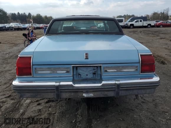 ✅ 1985 Oldsmobile 88 • VIN: 1G3BY37Y7FY316231 • Lot: 43851075. Wystawiony na Copart z przebiegiem 82 641 mil. Bezpłatny archiwum sprzedaży aukcyjnych z USA i szczegółowy raport historii pojazdu na DreamBid. Zdjęcie 6.