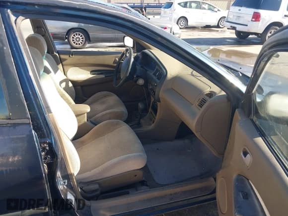 ✅ 1995 Mazda Protege • VIN: JM1BA1413S0152694 • Lot: 43767631. Wystawiony na IAAI z przebiegiem 138 365 mil. Bezpłatny archiwum sprzedaży aukcyjnych z USA i szczegółowy raport historii pojazdu na DreamBid. Zdjęcie 5.