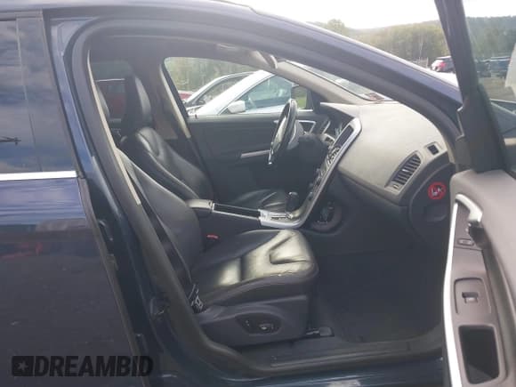 ✅ 2012 Volvo XC60 PZEV • VIN: YV4940DZ4C2264655 • Lot: 43236429. Wystawiony na IAAI z przebiegiem 183 582 mil. Bezpłatny archiwum sprzedaży aukcyjnych z USA i szczegółowy raport historii pojazdu na DreamBid. Zdjęcie 5.