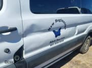 ✅ 2015 Ford Transit XL • VIN: 1FBZX2YM6FKA80301 • Lot: 41549441. Wystawiony na IAAI z przebiegiem 310 164 mil. Bezpłatny archiwum sprzedaży aukcyjnych z USA i szczegółowy raport historii pojazdu na DreamBid. Zdjęcie 18.