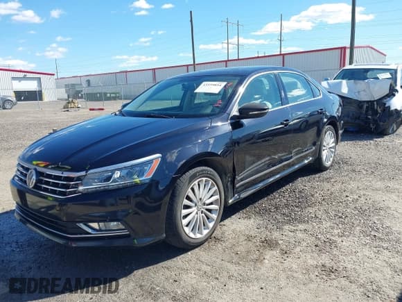 ✅ 2017 Volkswagen Passat SE • VIN: 1VWBT7A35HC011116 • Lot: 43559854. Wystawiony na IAAI z przebiegiem 86 748 mil. Bezpłatny archiwum sprzedaży aukcyjnych z USA i szczegółowy raport historii pojazdu na DreamBid. Zdjęcie 2.
