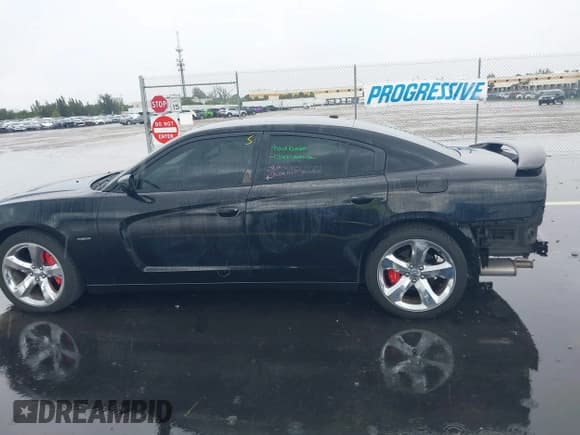 ✅ 2011 Dodge Charger Mopar 11 • VIN: 2B3CL5CT9BH565421 • Лот: 42602474. Опубликован ранее на IAAI с пробегом 121 065 миль. Бесплатный доступ к архиву аукционных продаж из США и подробный отчёт об истории автомобиля на DreamBid. Изображение 14.