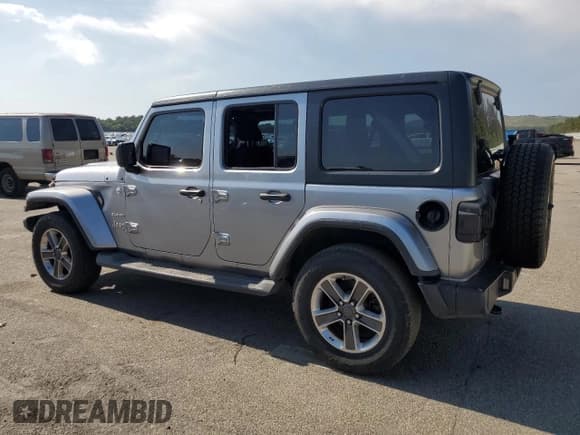 ✅ 2018 Jeep Wrangler Unlimited Sahara • VIN: 1C4HJXEG4JW175414 • Лот: 61767045. Опубликован ранее на Copart с пробегом 108 902 миль. Бесплатный доступ к архиву аукционных продаж из США и подробный отчёт об истории автомобиля на DreamBid. Изображение 2.