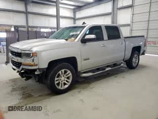 2018 Chevrolet Silverado 1500 LT z VIN 3GCPCRECXJG613012, wystawiony jako Copart lot #84252315 z przebiegiem 89 642 mil mil oraz Czysty tytuł • Clean title. Historia ofert i sprzedaży dostępna na DreamBid. Obrazek 1.
