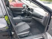 ✅ 2023 Nissan Rogue Platinum • VIN: JN8BT3DDXPW301921 • Lot: 42325241. Wystawiony na IAAI z przebiegiem 51 280 mil. Bezpłatny archiwum sprzedaży aukcyjnych z USA i szczegółowy raport historii pojazdu na DreamBid. Zdjęcie 5.