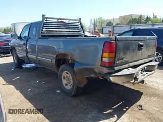✅ 1999 Chevrolet Silverado 2500 LS • VIN: 1GCGC29U0XE197465 • Lot: 41982958. Wystawiony na IAAI z przebiegiem Nie podano. Bezpłatny archiwum sprzedaży aukcyjnych z USA i szczegółowy raport historii pojazdu na DreamBid. Zdjęcie 3.