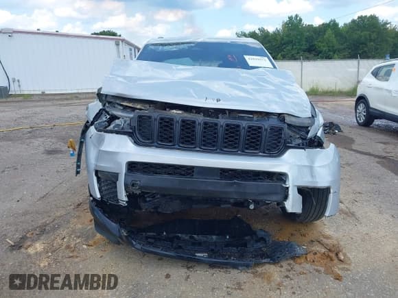 ✅ 2024 Jeep Grand Cherokee Altitude • VIN: 1C4RJKAG2R8591409 • Lot: 42919271. Listed on IAAI with 19,434 mi. Free auction sales archive from the USA and detailed vehicle history report at DreamBid. Image 12.