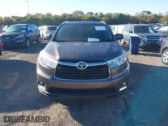 ✅ 2016 Toyota Highlander Limited • VIN: 5TDDKRFH1GS239562 • Lot: 43462227. Listed on IAAI with 129,061 mi. Free auction sales archive from the USA and detailed vehicle history report at DreamBid. Image 12.