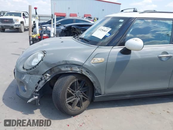 ✅ 2018 MINI Hardtop 4 Door Cooper • VIN: WMWXU1C57J2F80465 • Lot: 43256463. Wystawiony na IAAI z przebiegiem 91 853 mil. Bezpłatny archiwum sprzedaży aukcyjnych z USA i szczegółowy raport historii pojazdu na DreamBid. Zdjęcie 6.