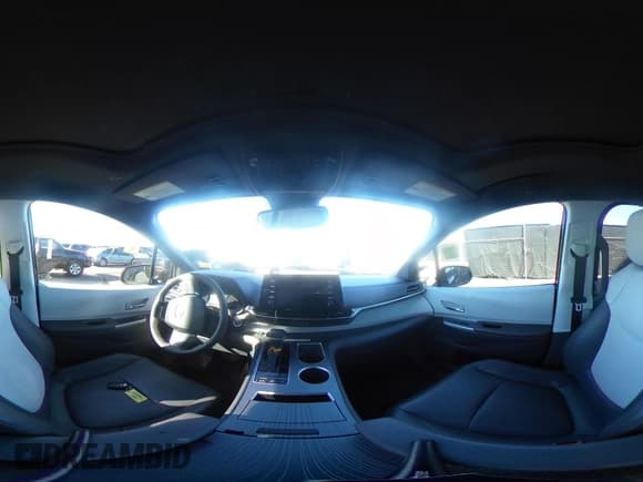 ✅ 2022 Toyota Sienna XSE • VIN: 5TDXSKFC2NS044270 • Lot: 43699989. Listed on IAAI with 5,561 mi. Free auction sales archive from the USA and detailed vehicle history report at DreamBid. Image 18.