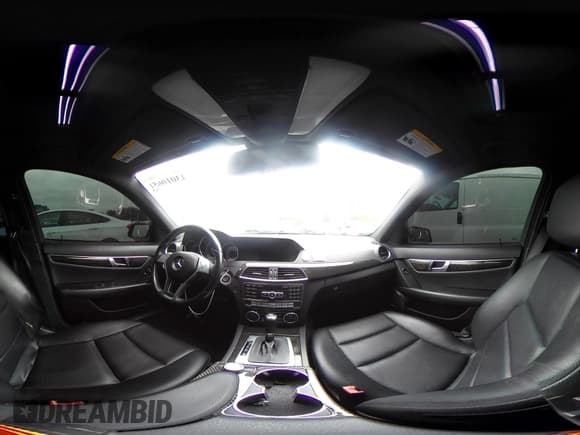 ✅ 2013 Mercedes-Benz C 250 Sport • VIN: WDDGF4HB2DA858036 • Lot: 43010651. Wystawiony na IAAI z przebiegiem 150 027 mil. Bezpłatny archiwum sprzedaży aukcyjnych z USA i szczegółowy raport historii pojazdu na DreamBid. Zdjęcie 20.