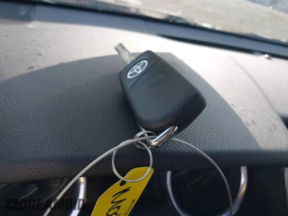 2019 Toyota Camry LE z VIN 4T1B11HK9KU232458, wystawiony jako IAAI lot #43203824 z przebiegiem 88 359 mil mil oraz . Historia ofert i sprzedaży dostępna na DreamBid. Obrazek 11.