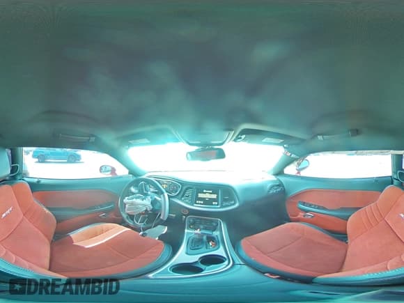 ✅ 2015 Dodge Challenger SRT 392 • VIN: 2C3CDZDJ6FH709761 • Lot: 64776334. Wystawiony na Copart z przebiegiem 82 639 mil. Bezpłatny archiwum sprzedaży aukcyjnych z USA i szczegółowy raport historii pojazdu na DreamBid. Zdjęcie 13.