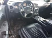 ✅ 2010 Dodge Challenger R/T Classic • VIN: 2B3CJ5DT2AH289070 • Lot: 65970444. Wystawiony na Copart z przebiegiem Nie podano. Bezpłatny archiwum sprzedaży aukcyjnych z USA i szczegółowy raport historii pojazdu na DreamBid. Zdjęcie 8.