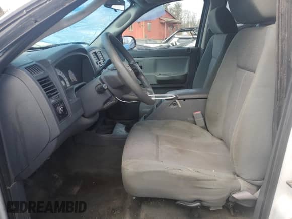 2005 Dodge Dakota ST с VIN 1D7HW28K45S327165, выставлен на аукционе Copart как лот 51739225 с пробегом 166 932 миль миль и Списание • Salvage title. История ставок и продаж доступна на DreamBid. Изображение 7.