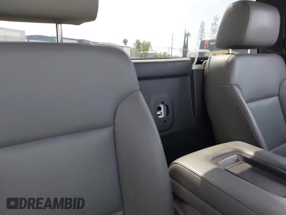 ✅ 2015 Chevrolet Silverado 2500HD Work Truck • VIN: 1GC0CUEG1FZ118681 • Lot: 41910006. Wystawiony na IAAI z przebiegiem 180 869 mil. Bezpłatny archiwum sprzedaży aukcyjnych z USA i szczegółowy raport historii pojazdu na DreamBid. Zdjęcie 8.