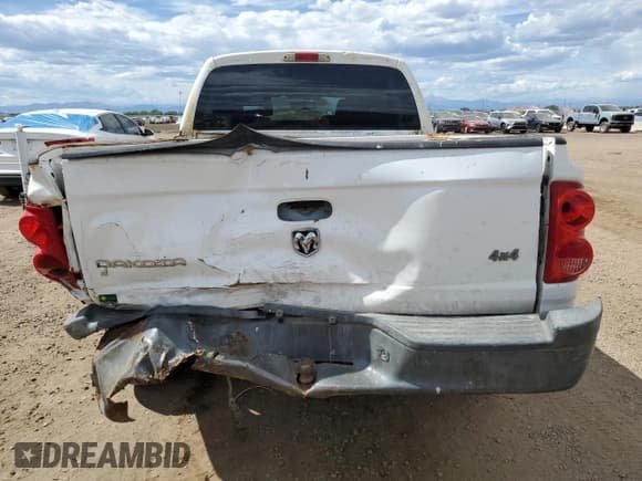 ✅ 2006 Dodge Dakota ST • VIN: 1D7HW28K16S716458 • Lot: 70981125. Wystawiony na Copart z przebiegiem 261 229 mil. Bezpłatny archiwum sprzedaży aukcyjnych z USA i szczegółowy raport historii pojazdu na DreamBid. Zdjęcie 6.