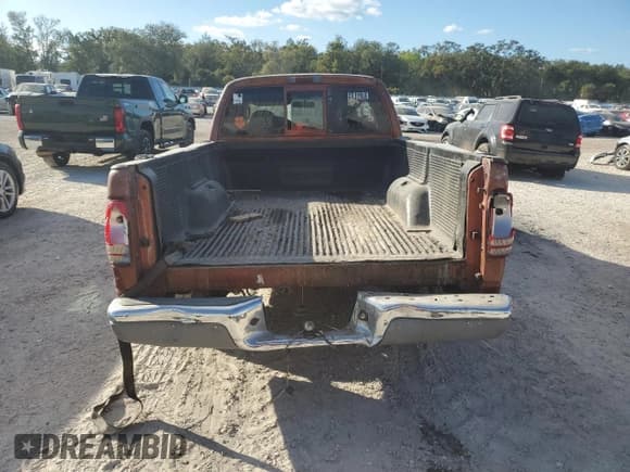 ✅ 2000 Dodge Dakota • VIN: 1B7GL22X9YS764702 • Lot: 83312094. Wystawiony na Copart z przebiegiem 235 503 mil. Bezpłatny archiwum sprzedaży aukcyjnych z USA i szczegółowy raport historii pojazdu na DreamBid. Zdjęcie 6.