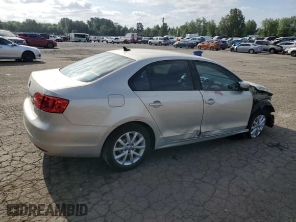 ✅ 2011 Volkswagen Jetta SE • VIN: 3VWDZ7AJ1BM371611 • Лот: 60744765. Опубликован ранее на Copart с пробегом 135 547 миль. Бесплатный доступ к архиву аукционных продаж из США и подробный отчёт об истории автомобиля на DreamBid. Изображение 3.