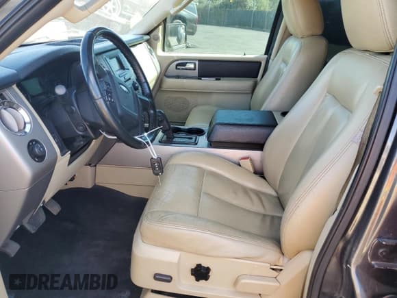 ✅ 2015 Ford Expedition XLT • VIN: 1FMJU1HT3FEF39720 • Лот: 82274695. Опубликован ранее на Copart с пробегом 151 532 миль. Бесплатный доступ к архиву аукционных продаж из США и подробный отчёт об истории автомобиля на DreamBid. Изображение 7.