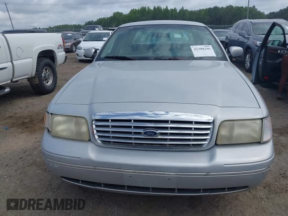 ✅ 2000 Ford Crown Victoria Police Interceptor • VIN: 2FAFP71W0YX183498 • Lot: 42388246. Wystawiony na IAAI z przebiegiem 250 591 mil. Bezpłatny archiwum sprzedaży aukcyjnych z USA i szczegółowy raport historii pojazdu na DreamBid. Zdjęcie 6.