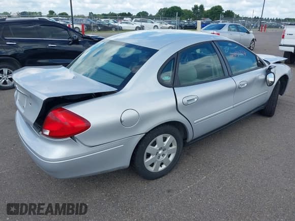 ✅ 2001 Ford Taurus LX • VIN: 1FAFP52U11G202752 • Лот: 43032357. Опубликован ранее на IAAI с пробегом 140 729 миль. Бесплатный доступ к архиву аукционных продаж из США и подробный отчёт об истории автомобиля на DreamBid. Изображение 4.