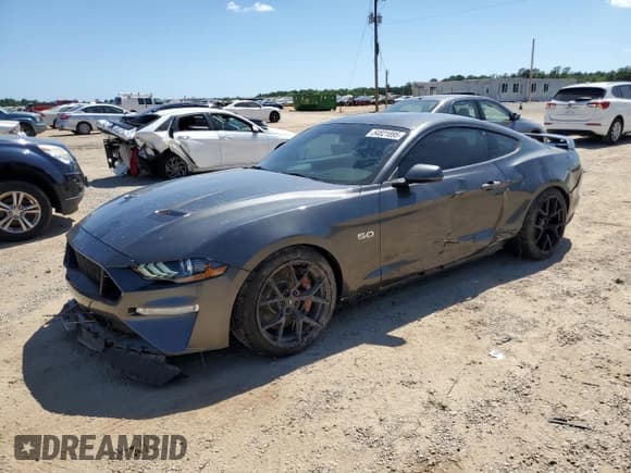 ✅ 2018 Ford Mustang GT • VIN: 1FA6P8CFXJ5121567 • Lot: 54821895. Wystawiony na Copart z przebiegiem 87 671 mil. Bezpłatny archiwum sprzedaży aukcyjnych z USA i szczegółowy raport historii pojazdu na DreamBid. Zdjęcie 1.