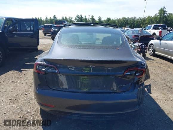✅ 2018 Tesla Model 3 Long Range Battery • VIN: 5YJ3E1EB5JF103691 • Lot: 43063296. Listed on IAAI with 61,755 mi. Free auction sales archive from the USA and detailed vehicle history report at DreamBid. Image 17.