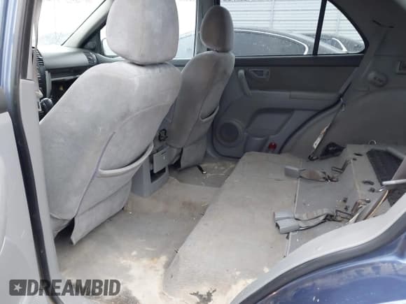 ✅ 2005 Kia Sorento LX • VIN: KNDJD733255347623 • Lot: 43808470. Wystawiony na IAAI z przebiegiem 159 583 mil. Bezpłatny archiwum sprzedaży aukcyjnych z USA i szczegółowy raport historii pojazdu na DreamBid. Zdjęcie 8.