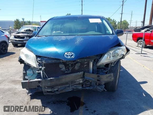 ✅ 2012 Toyota Sienna LE AAS • VIN: 5TDKK3DC5CS193806 • Лот: 43175998. Опубликован ранее на IAAI с пробегом 155 080 миль. Бесплатный доступ к архиву аукционных продаж из США и подробный отчёт об истории автомобиля на DreamBid. Изображение 13.