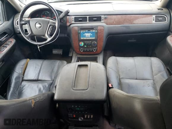 ✅ 2008 Chevrolet Suburban Commercial • VIN: 1GNFC16098R274049 • Lot: 80129264. Wystawiony na Copart z przebiegiem 237 623 mil. Bezpłatny archiwum sprzedaży aukcyjnych z USA i szczegółowy raport historii pojazdu na DreamBid. Zdjęcie 8.