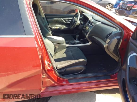 ✅ 2015 Nissan Altima S • VIN: 1N4AL3AP0FC469322 • Lot: 43723917. Wystawiony na IAAI z przebiegiem 226 692 mil. Bezpłatny archiwum sprzedaży aukcyjnych z USA i szczegółowy raport historii pojazdu na DreamBid. Zdjęcie 5.